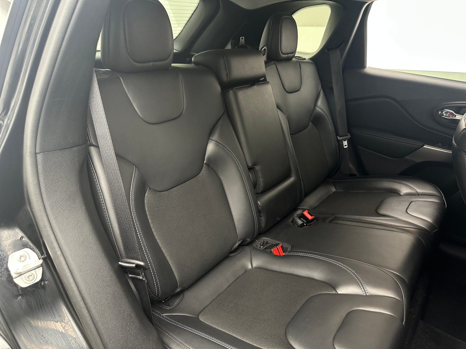 Thumbnail: 2020 Jeep Cherokee - 6