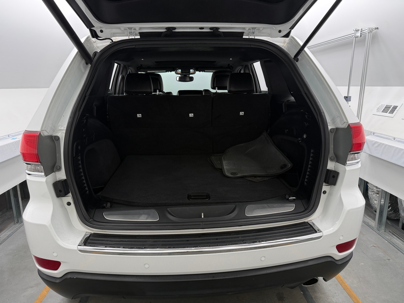 Thumbnail: 2018 Jeep Grand Cherokee - 6