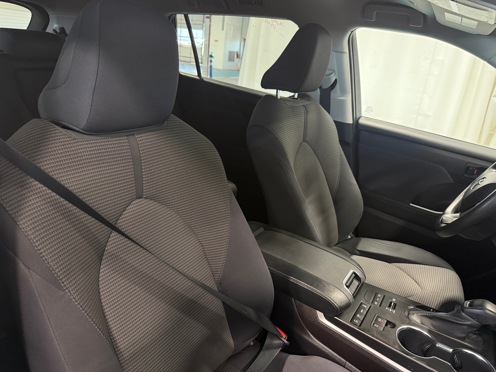 Thumbnail: 2022 Toyota Highlander - 2