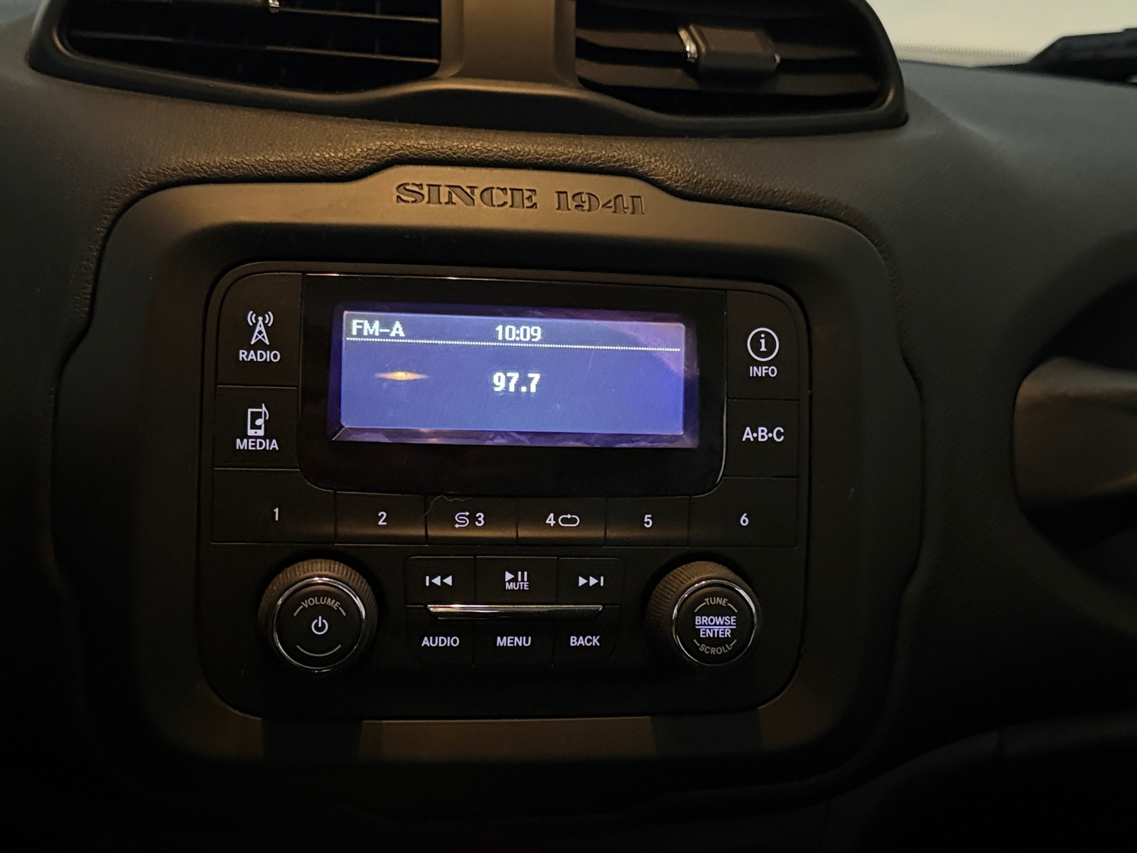 Thumbnail: 2017 Jeep Renegade - 4