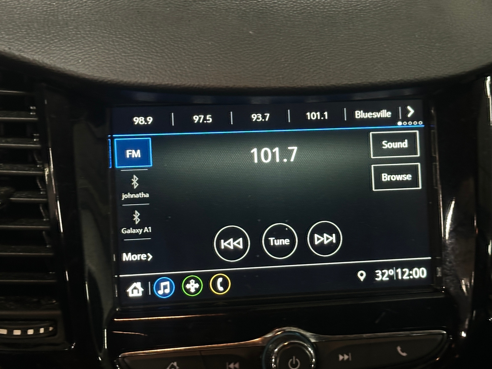 Thumbnail: 2019 Chevrolet Trax - 4