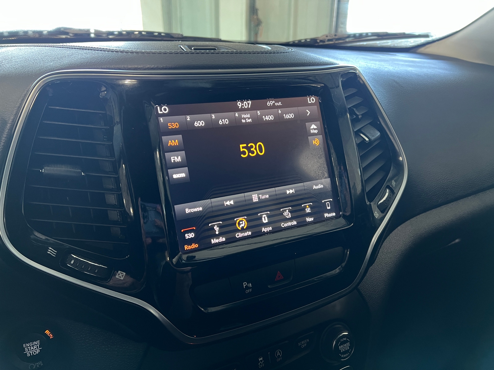 Thumbnail: 2019 Jeep Cherokee - 3