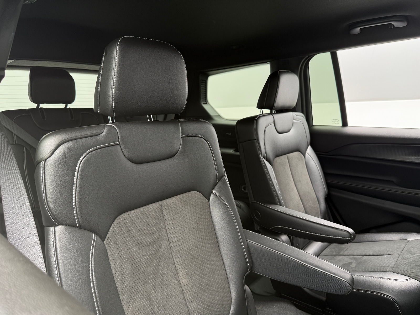 Thumbnail: 2023 Jeep Grand Cherokee L - 5