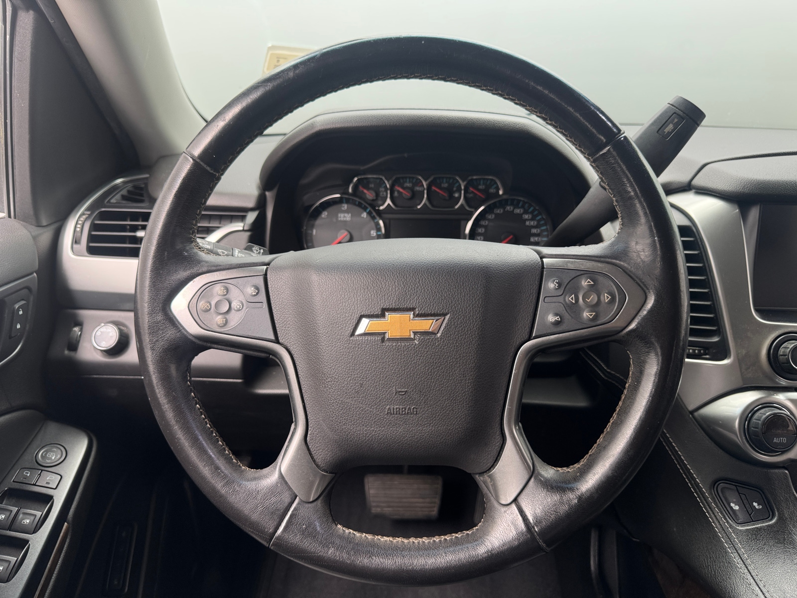 Thumbnail: 2019 Chevrolet Suburban - 4