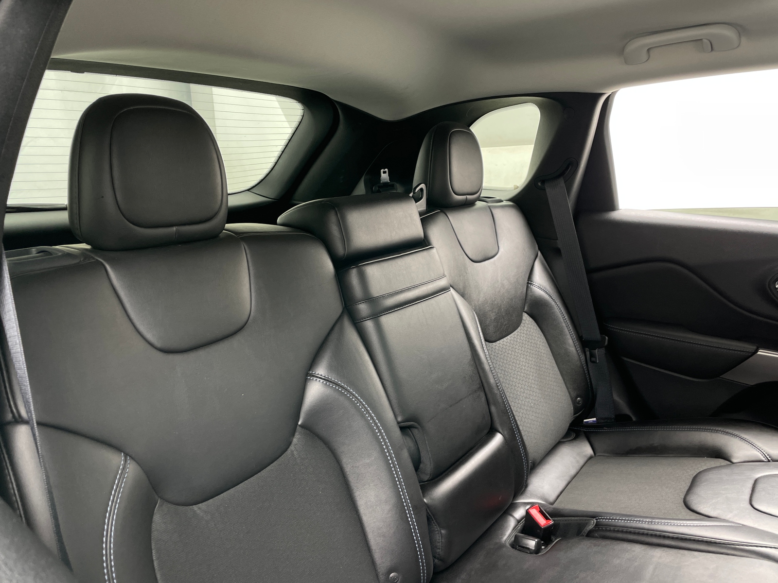 Thumbnail: 2019 Jeep Cherokee - 6