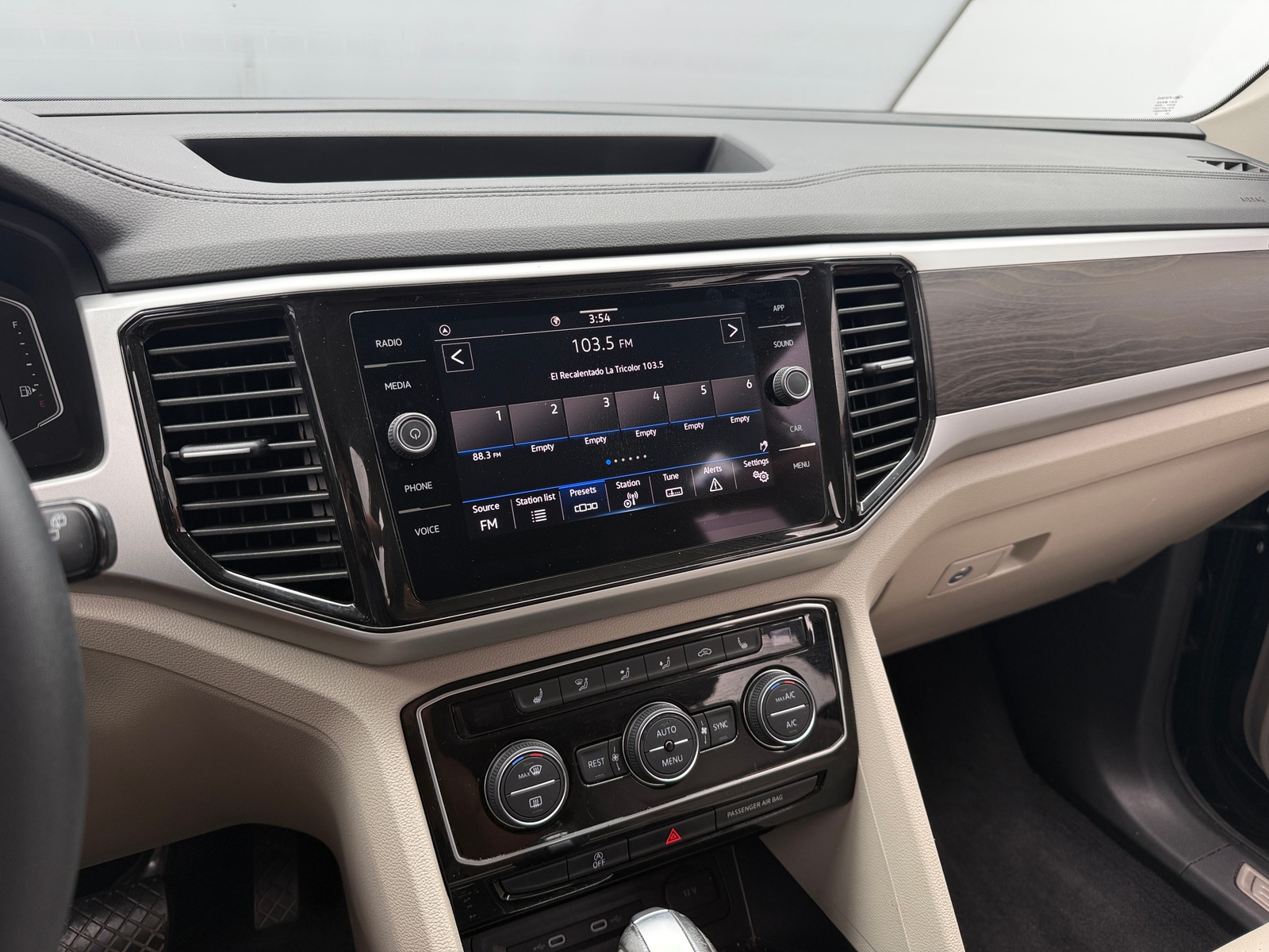 Thumbnail: 2023 Volkswagen Atlas - 3