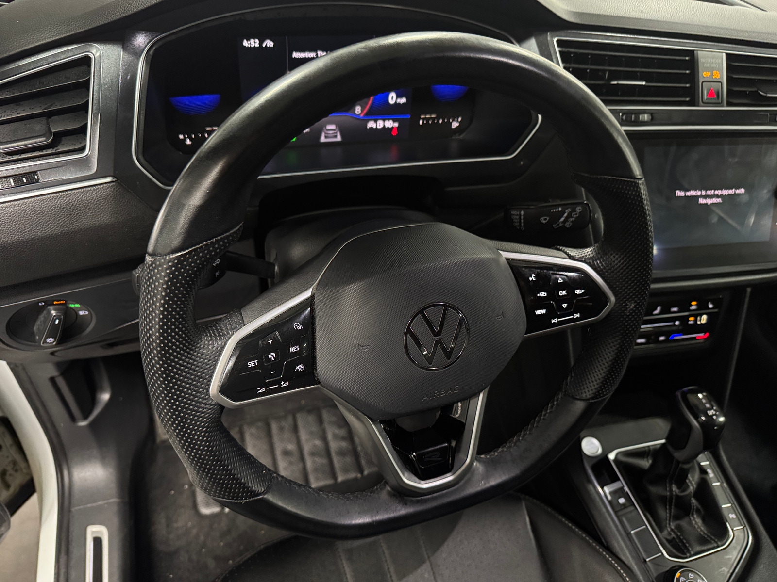 Thumbnail: 2022 Volkswagen Tiguan - 4