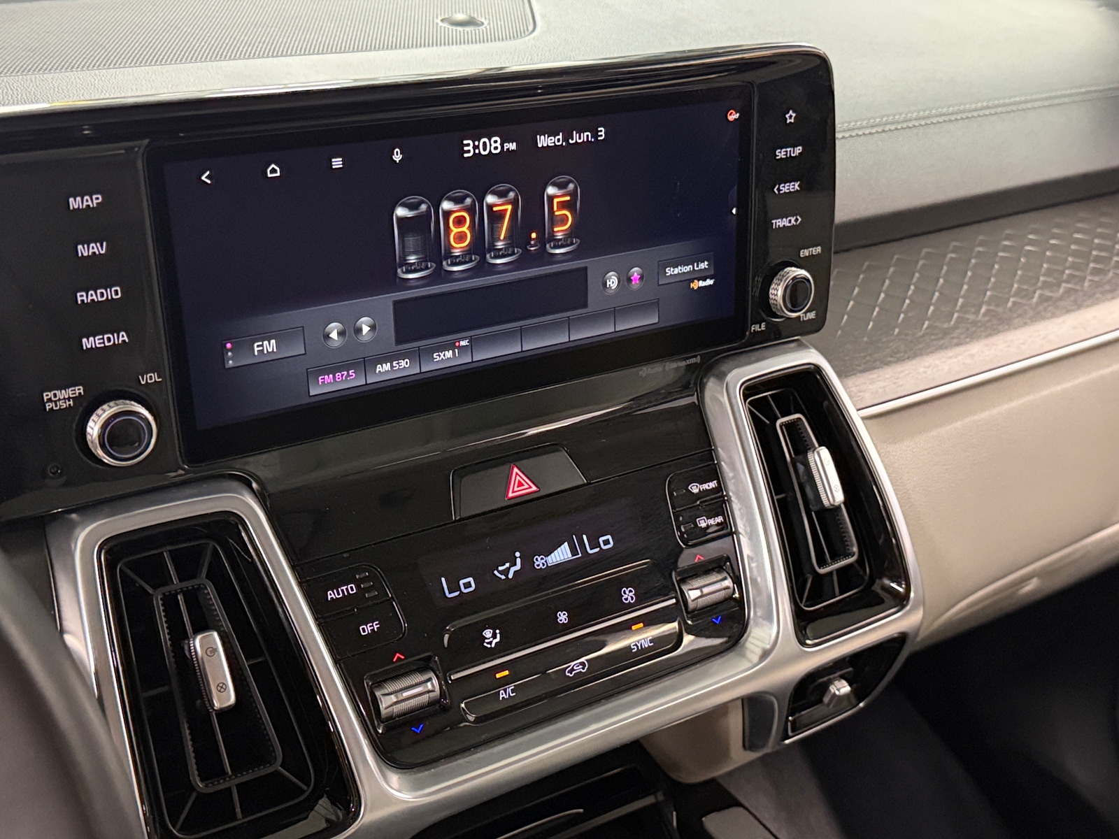 Thumbnail: 2022 Kia Sorento - 3