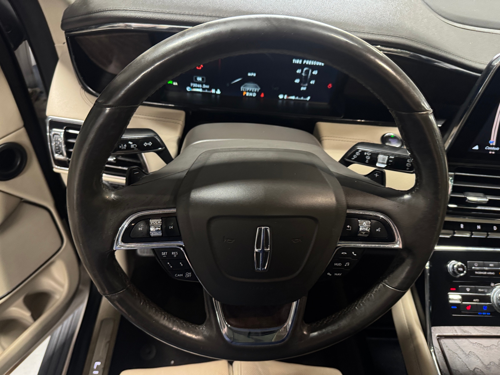 Thumbnail: 2019 Lincoln Navigator L - 4