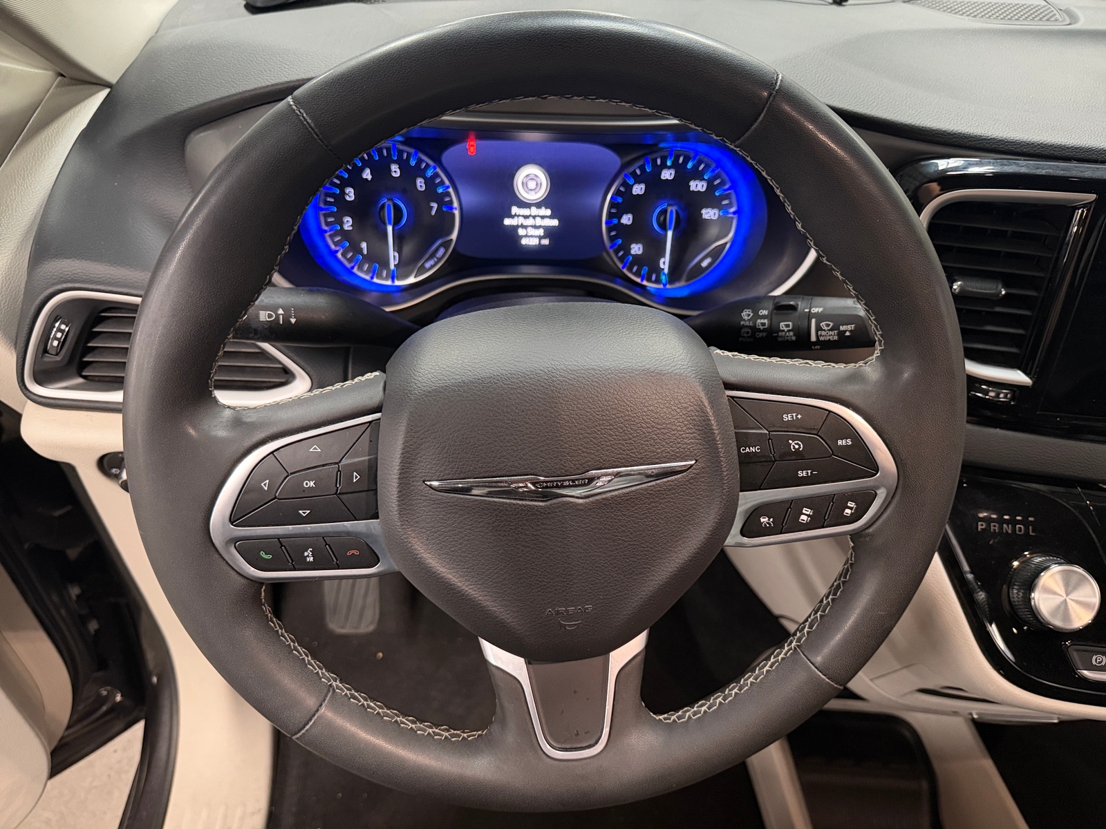 Thumbnail: 2023 Chrysler Pacifica - 4