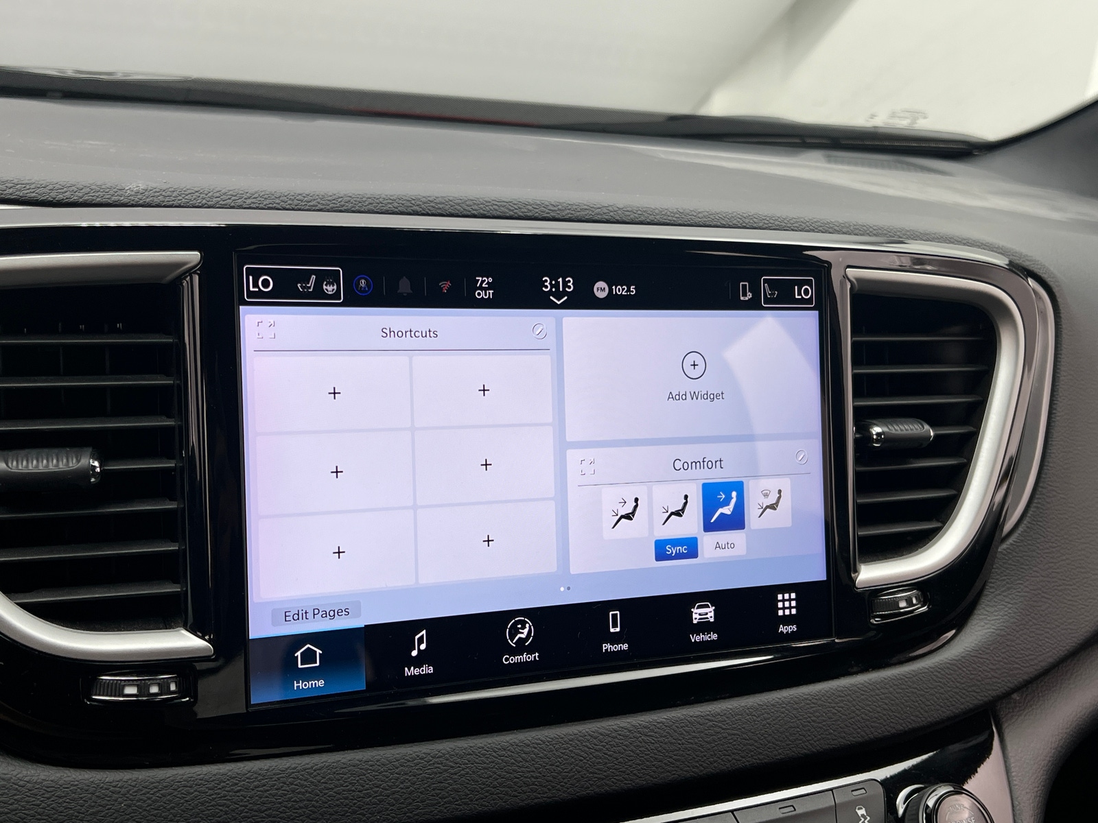 Thumbnail: 2025 Chrysler Pacifica - 3