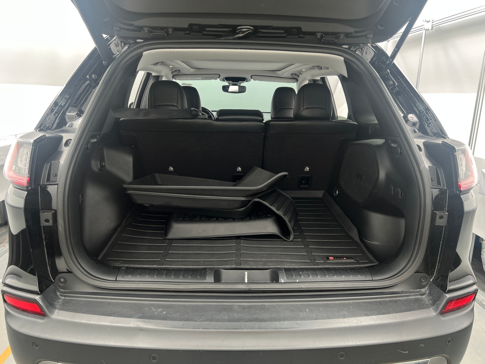 Thumbnail: 2020 Jeep Cherokee - 6