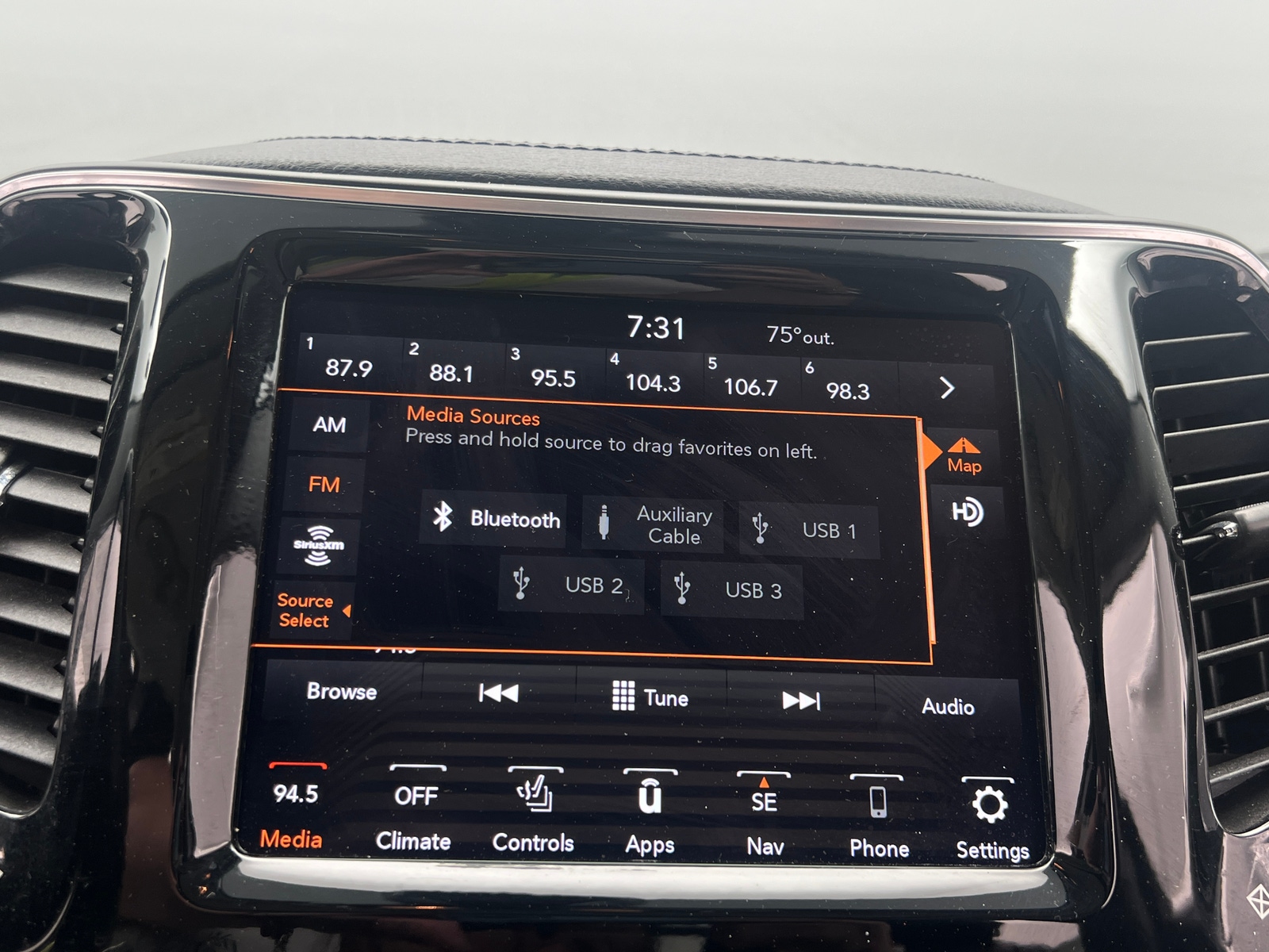 Thumbnail: 2020 Jeep Cherokee - 3