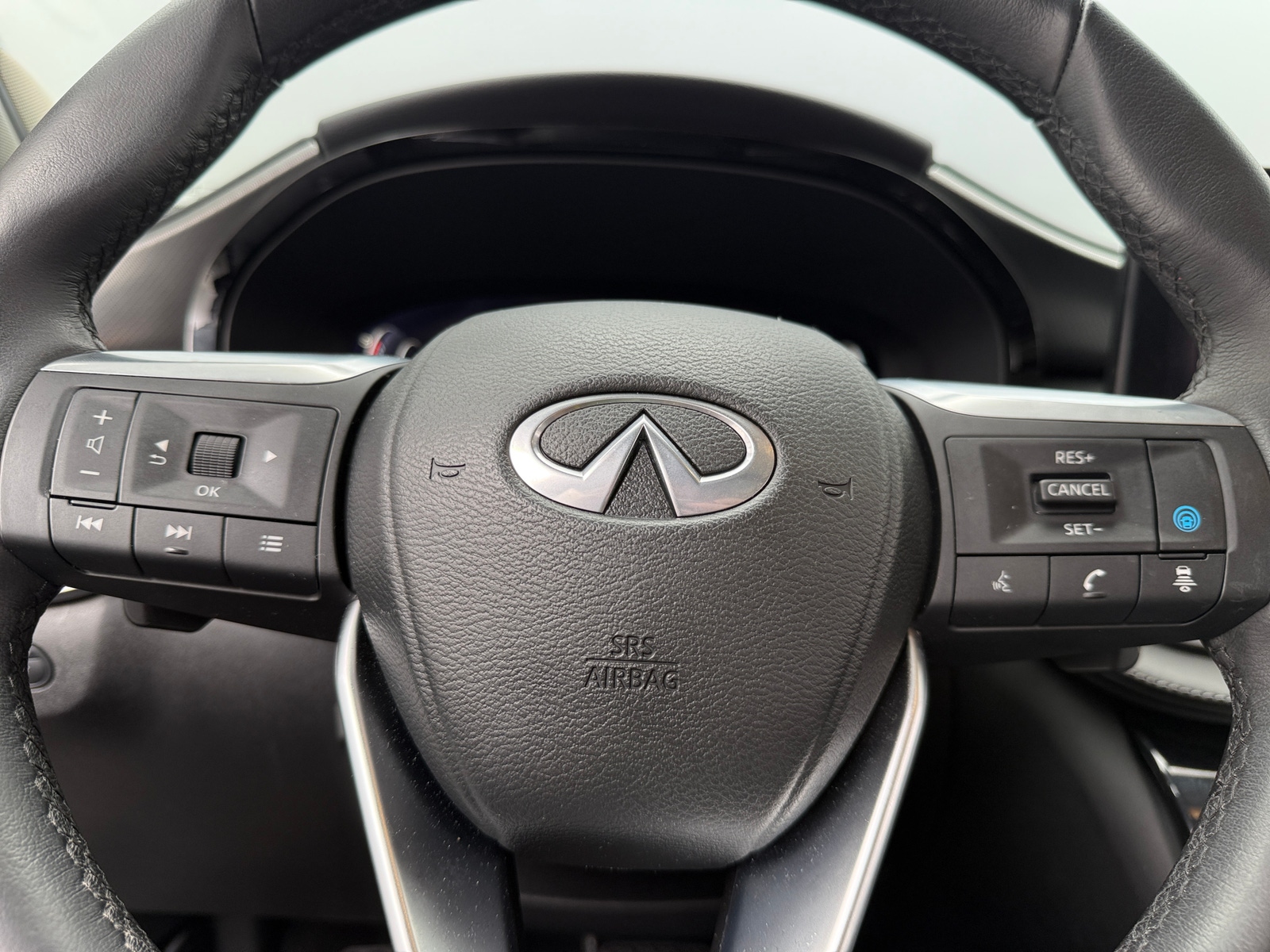 Thumbnail: 2023 INFINITI QX60 - 4