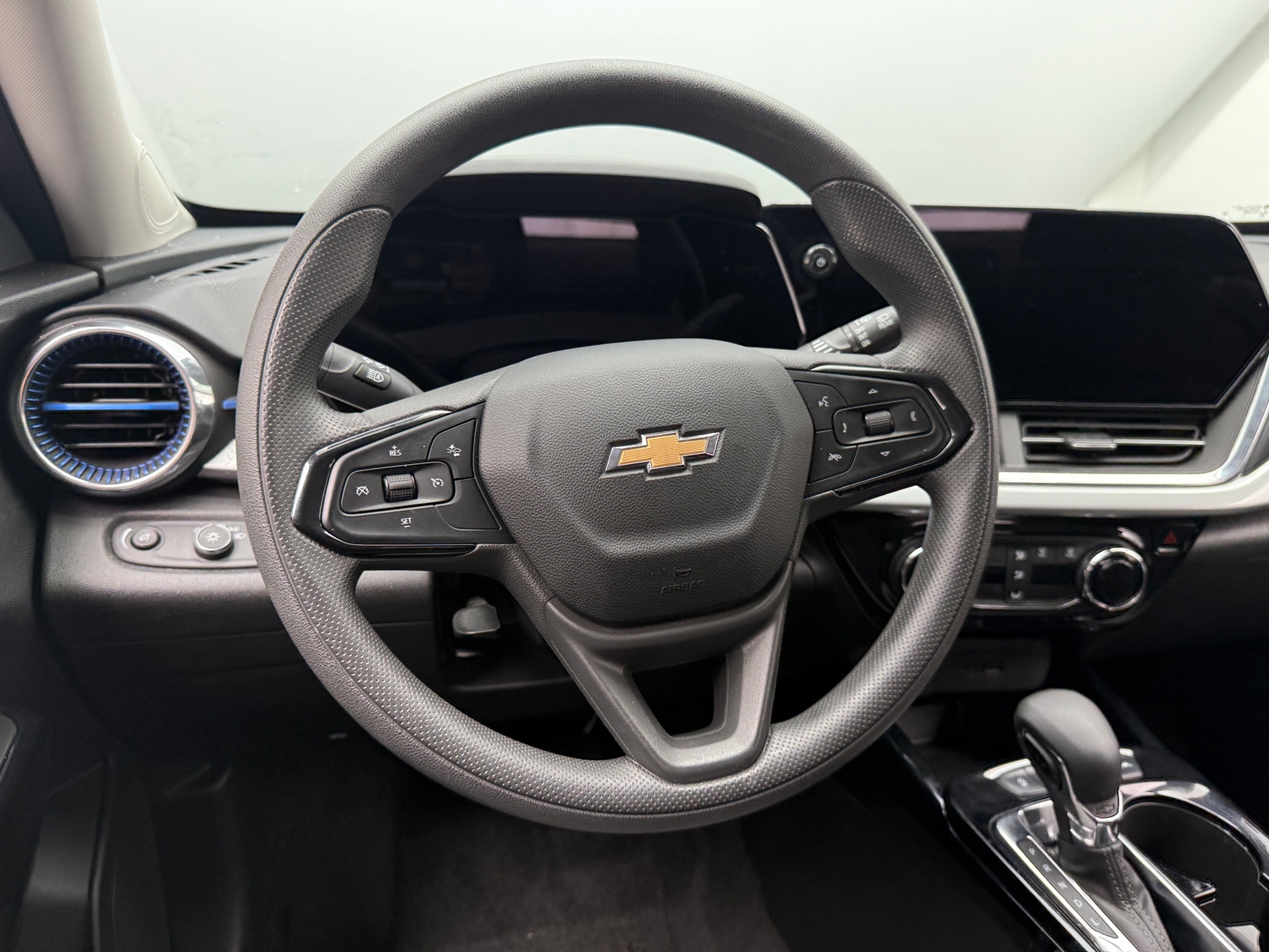 Thumbnail: 2025 Chevrolet Trax - 5