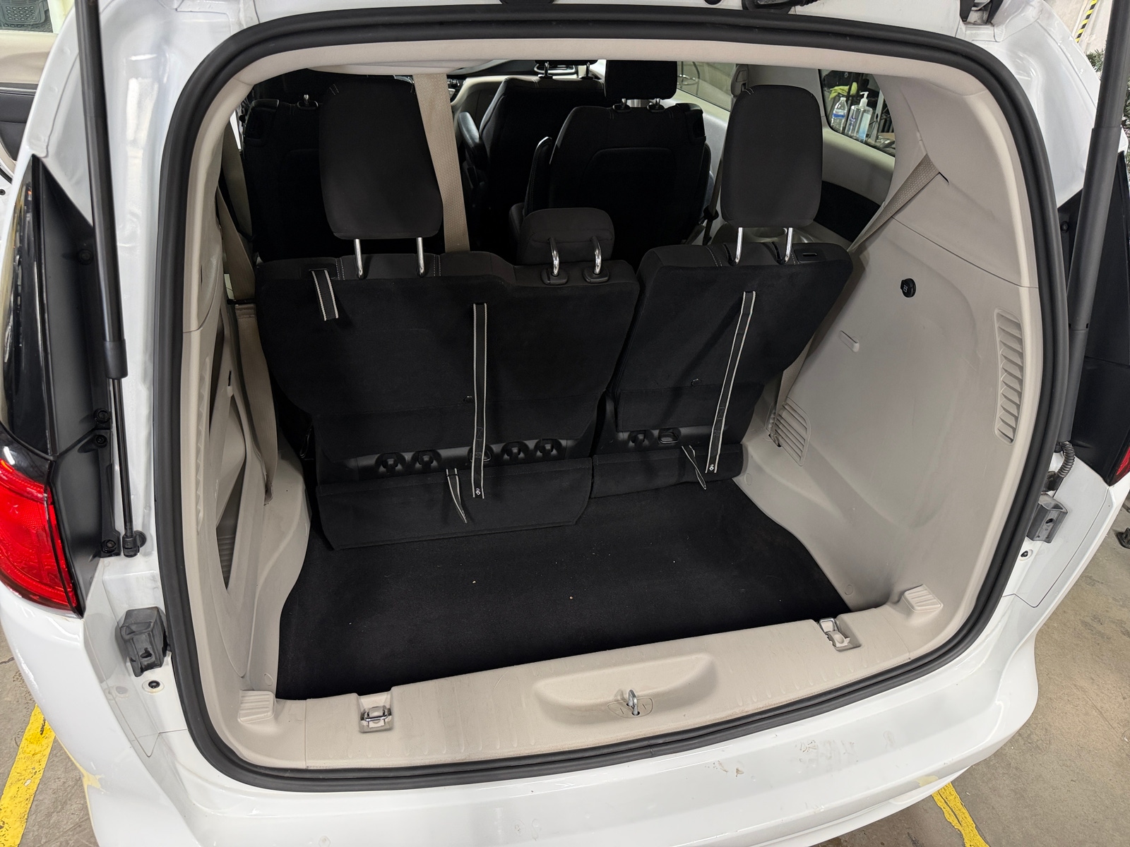 Thumbnail: 2023 Chrysler Voyager - 7