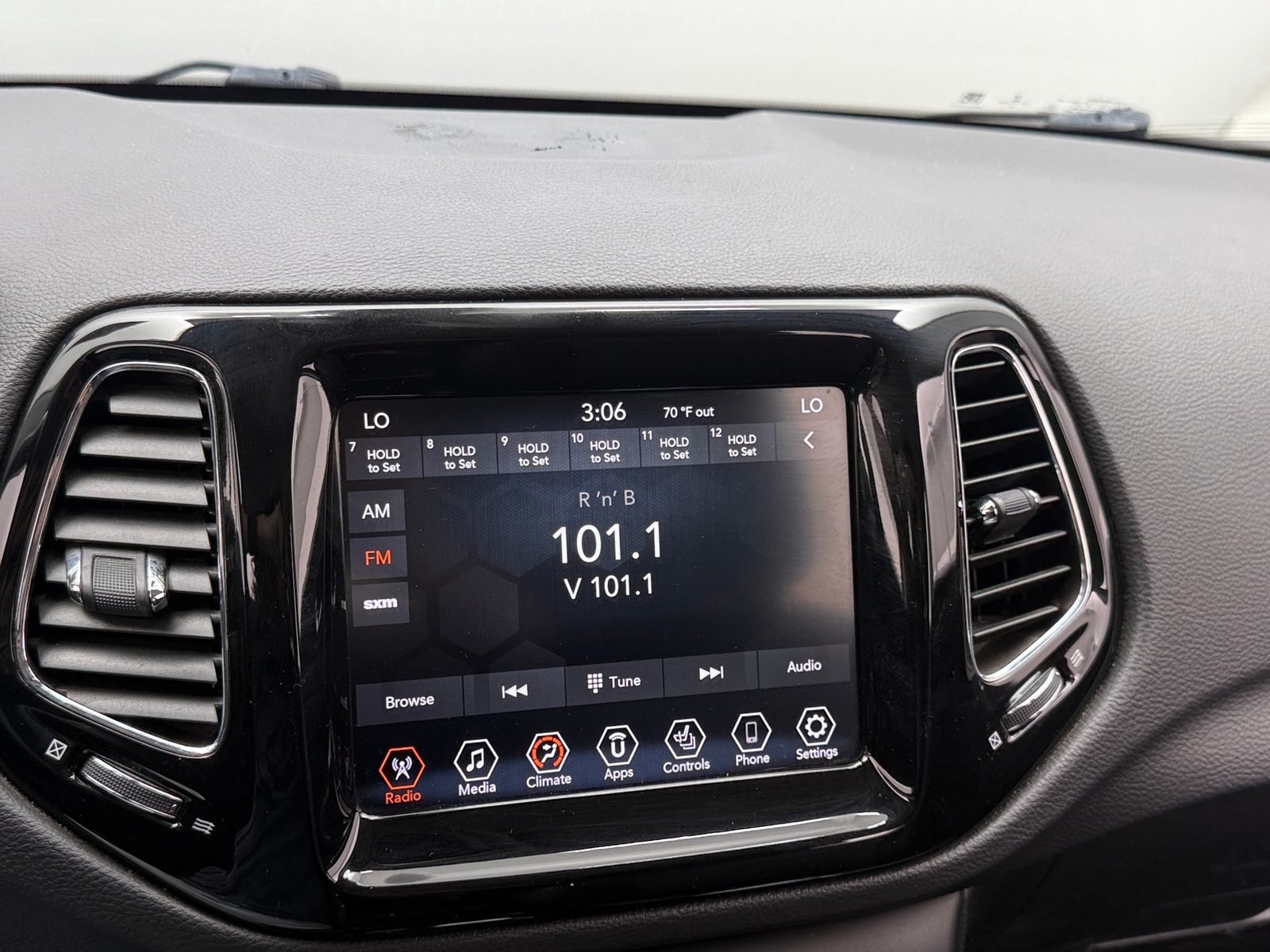 Thumbnail: 2019 Jeep Compass - 3