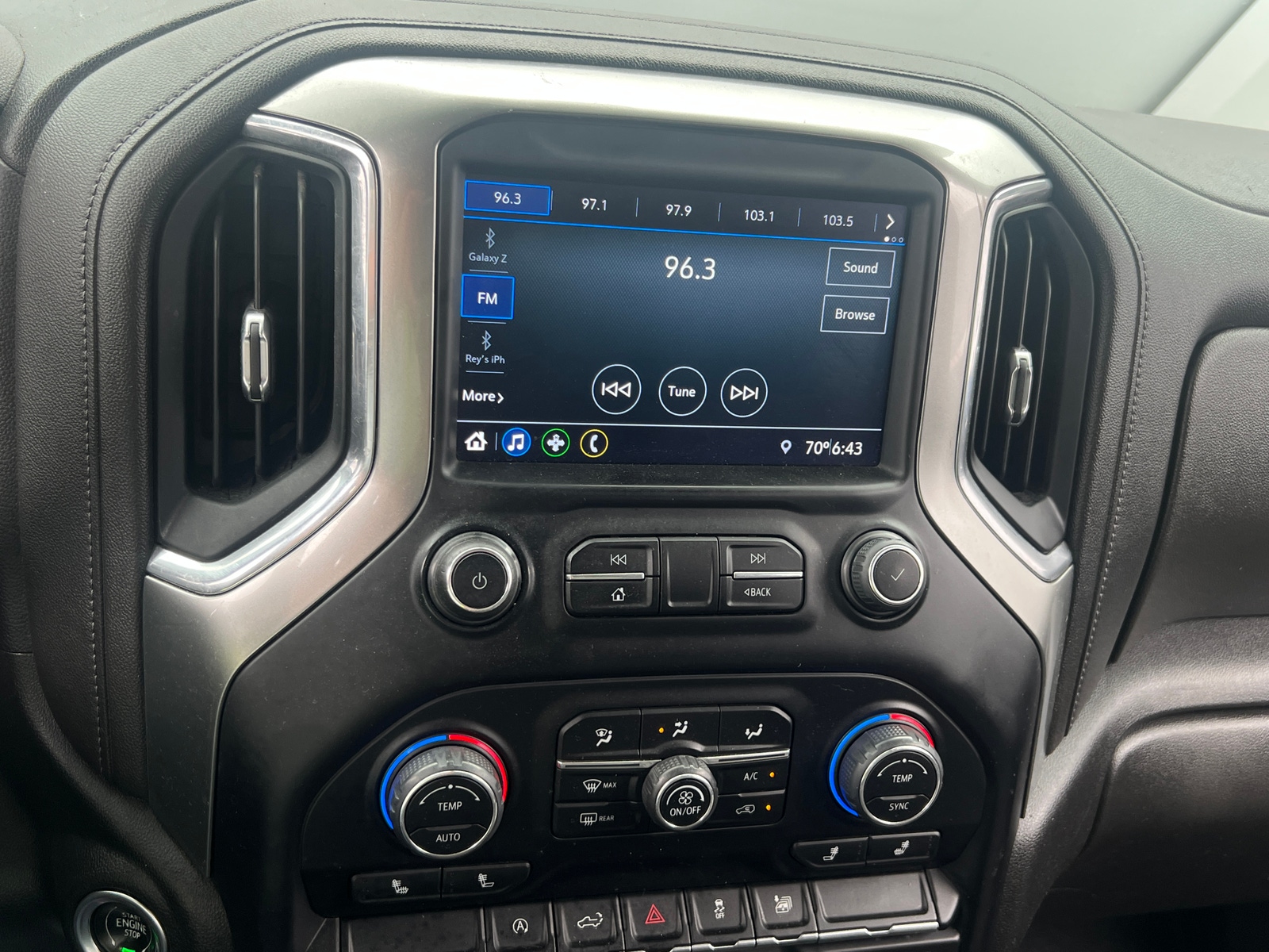 Thumbnail: 2021 Chevrolet Silverado 1500 - 4