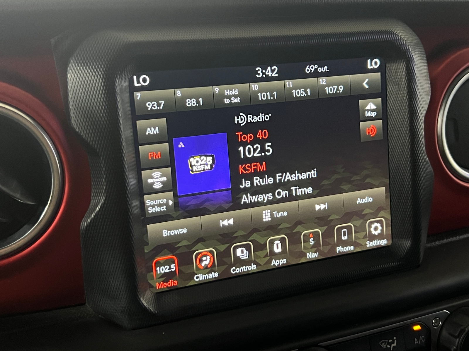 Thumbnail: 2020 Jeep Wrangler - 3