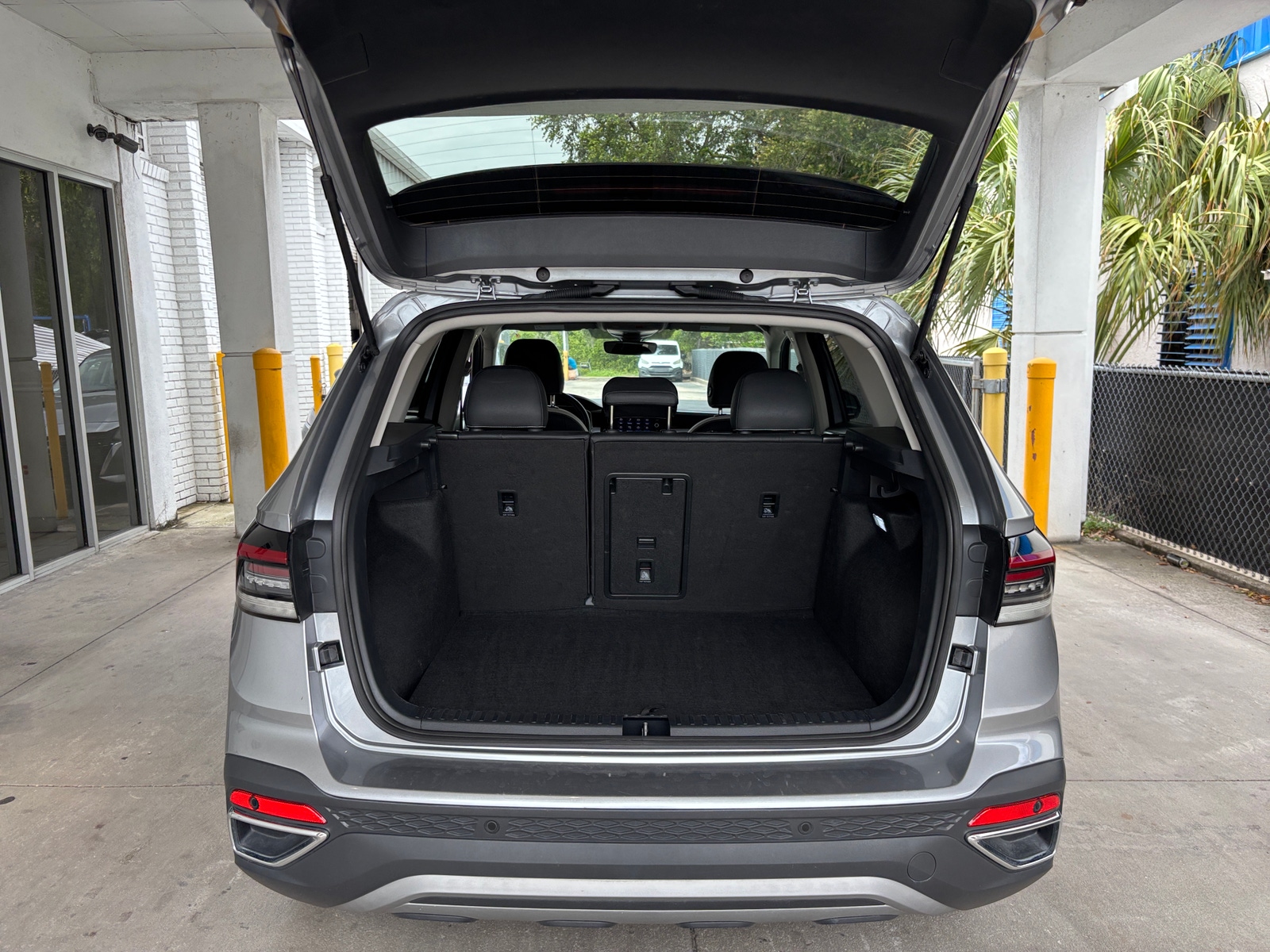 Thumbnail: 2025 Volkswagen Taos - 6