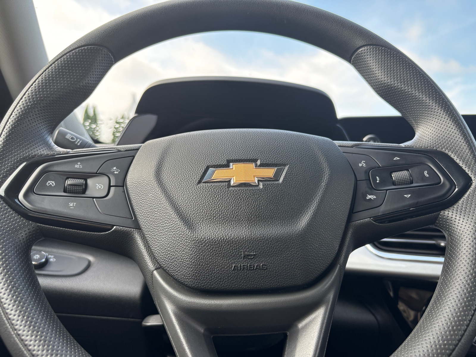 Thumbnail: 2025 Chevrolet Trax - 4