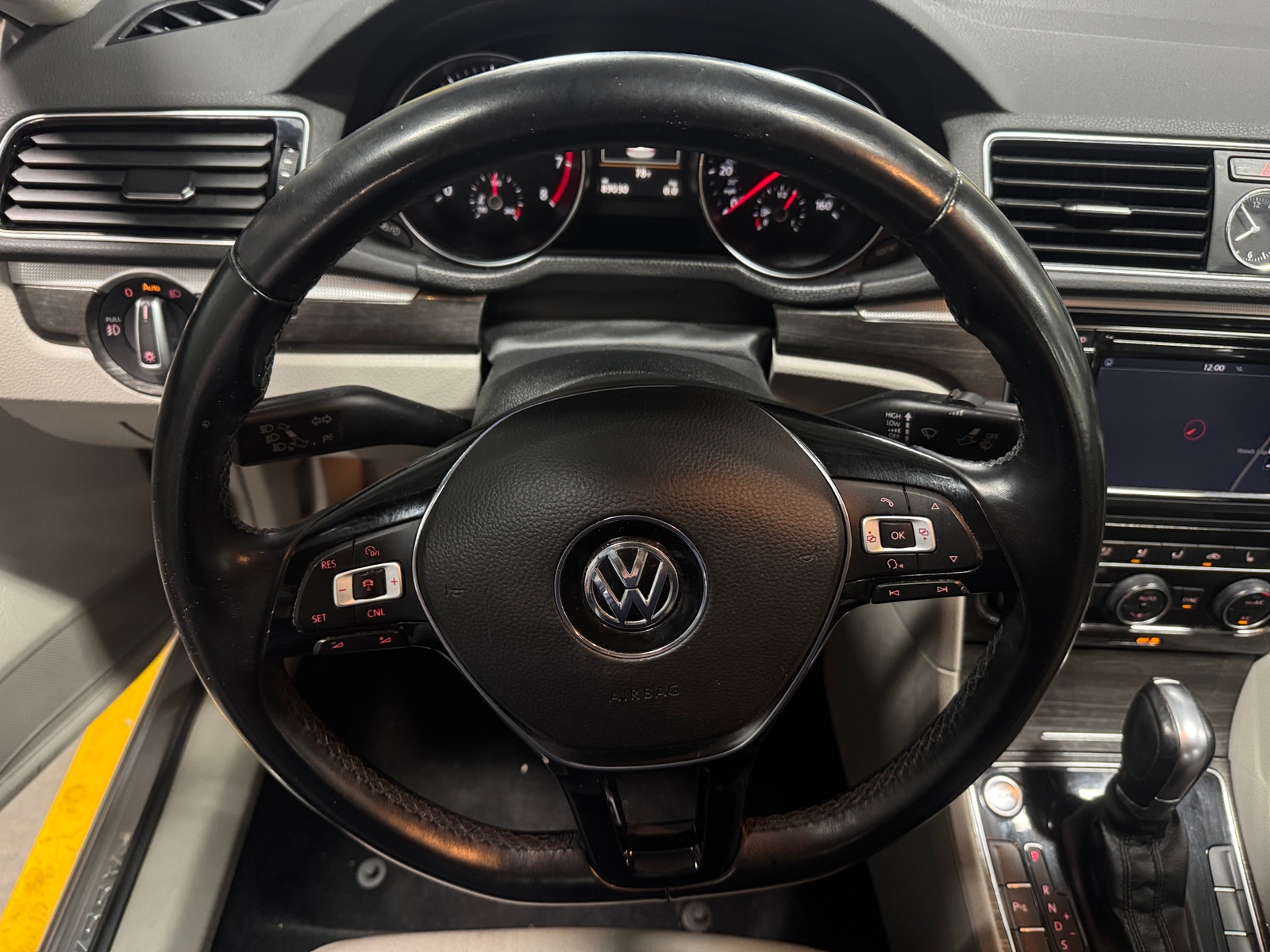 Thumbnail: 2017 Volkswagen Passat - 4