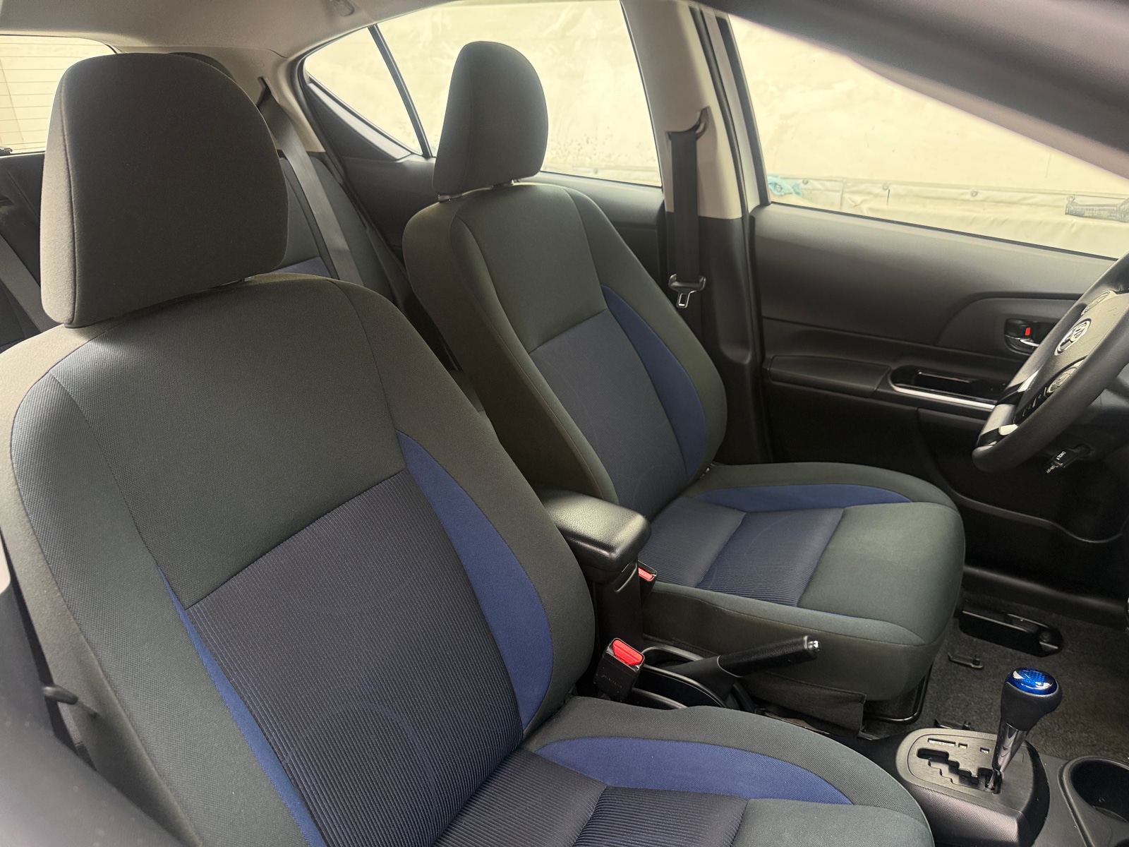 Thumbnail: 2018 Toyota Prius c - 2