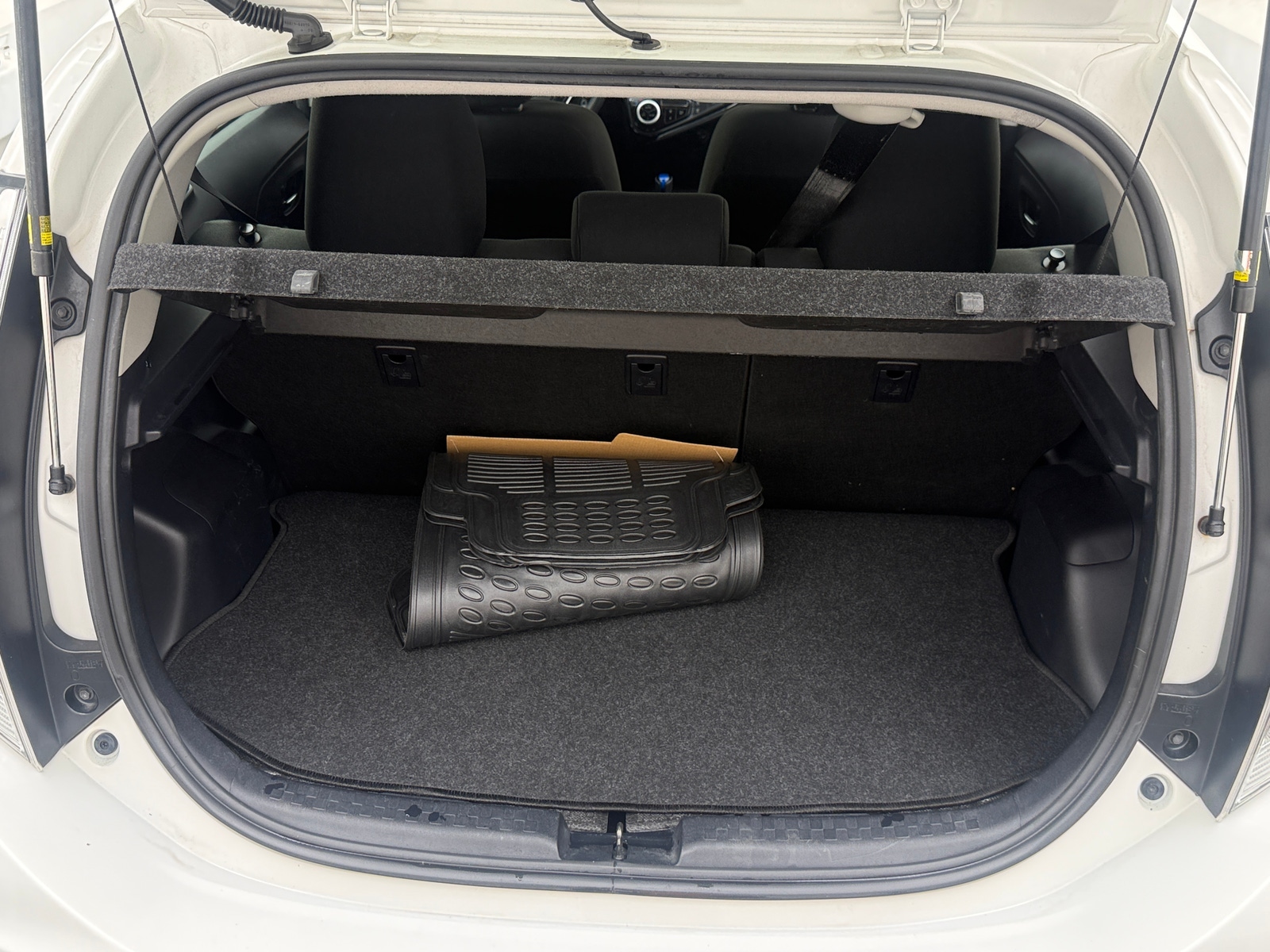 Thumbnail: 2018 Toyota Prius c - 7