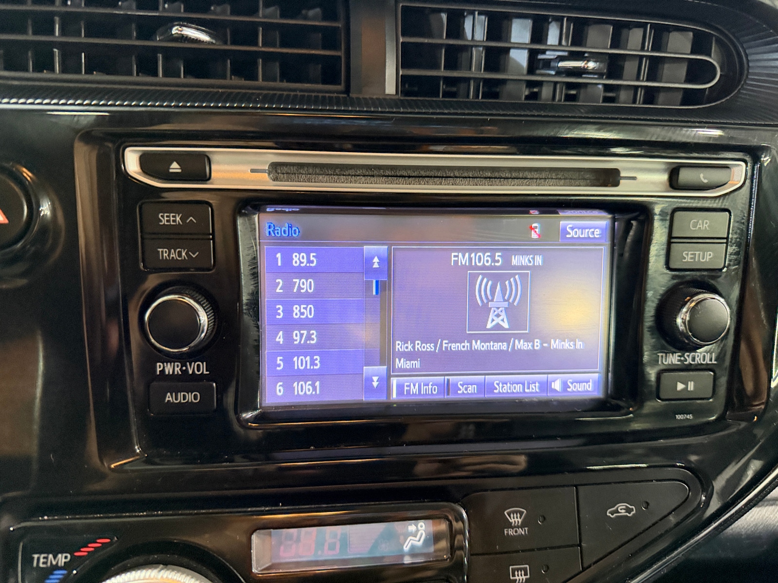 Thumbnail: 2018 Toyota Prius c - 4