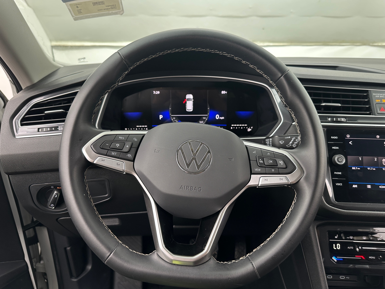 Thumbnail: 2023 Volkswagen Tiguan - 4