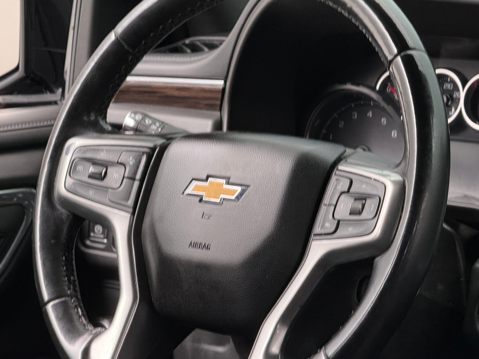 Thumbnail: 2023 Chevrolet Suburban - 5