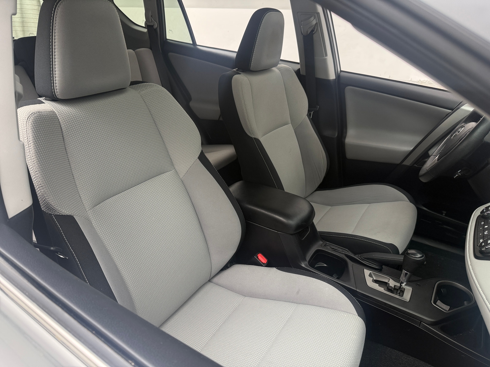 Thumbnail: 2018 Toyota RAV4 - 2