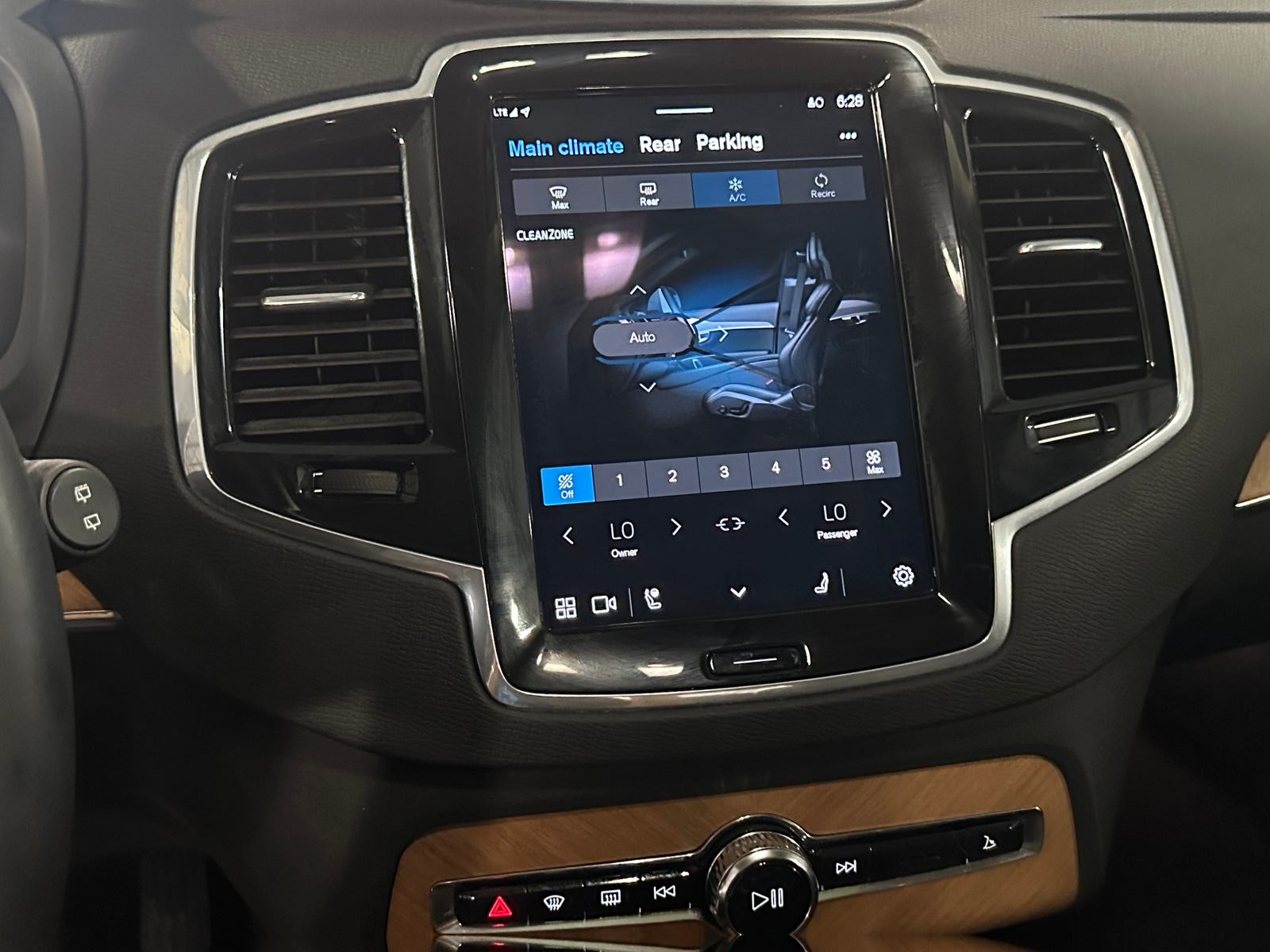Thumbnail: 2025 Volvo XC90 - 3