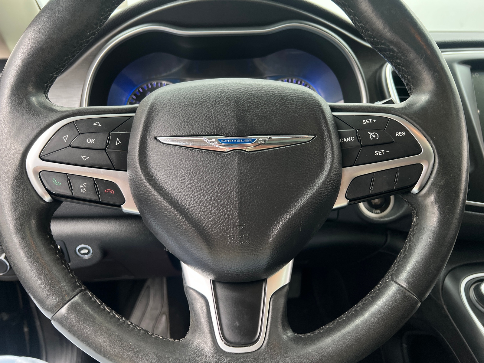 Thumbnail: 2017 Chrysler 200 - 4