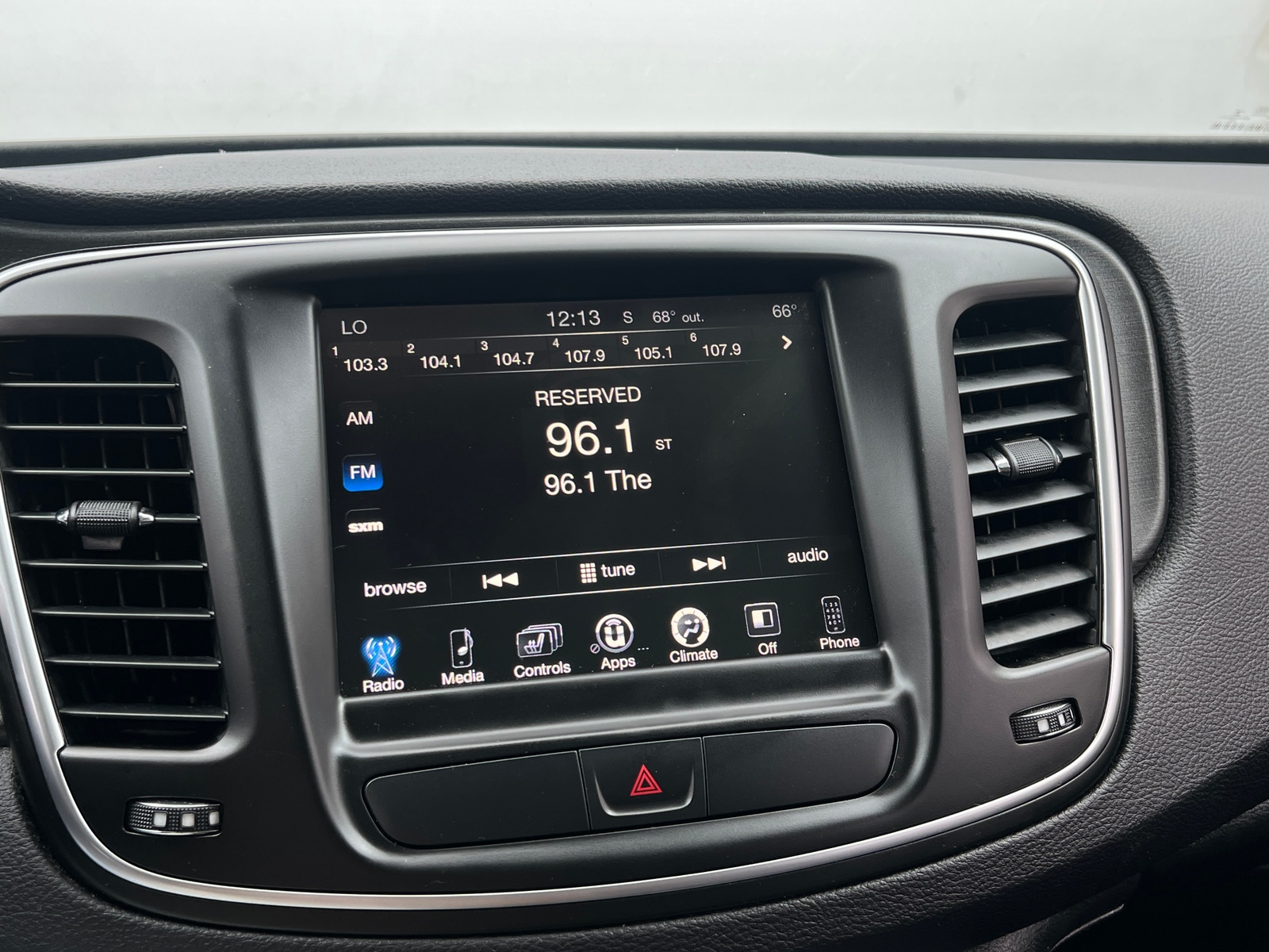 Thumbnail: 2017 Chrysler 200 - 3