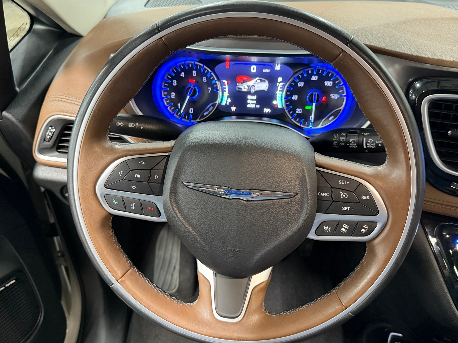 Thumbnail: 2017 Chrysler Pacifica - 4