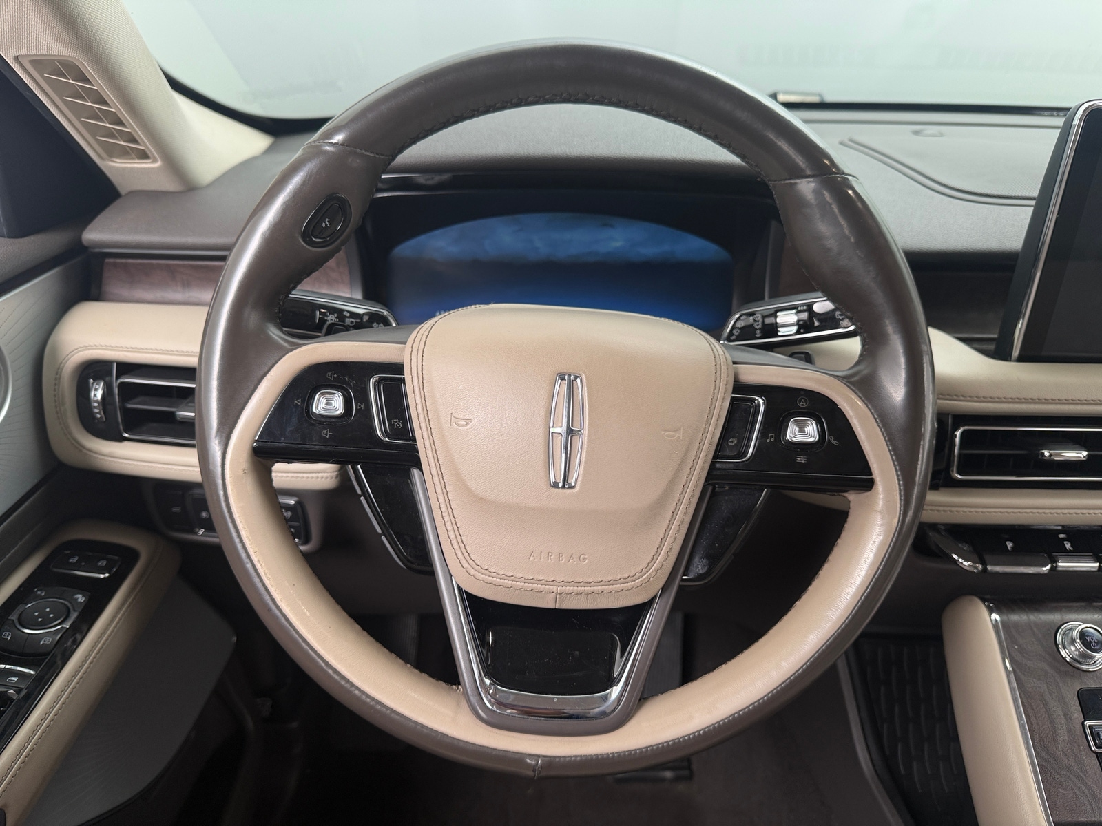 Thumbnail: 2020 Lincoln Aviator - 4
