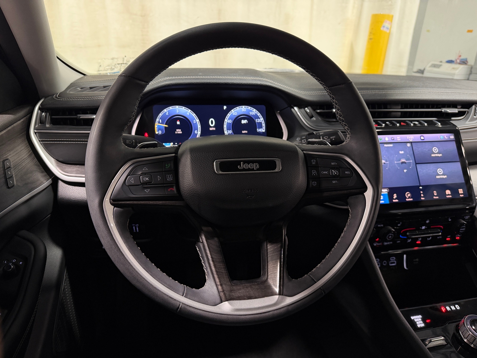 Thumbnail: 2023 Jeep Grand Cherokee L - 4