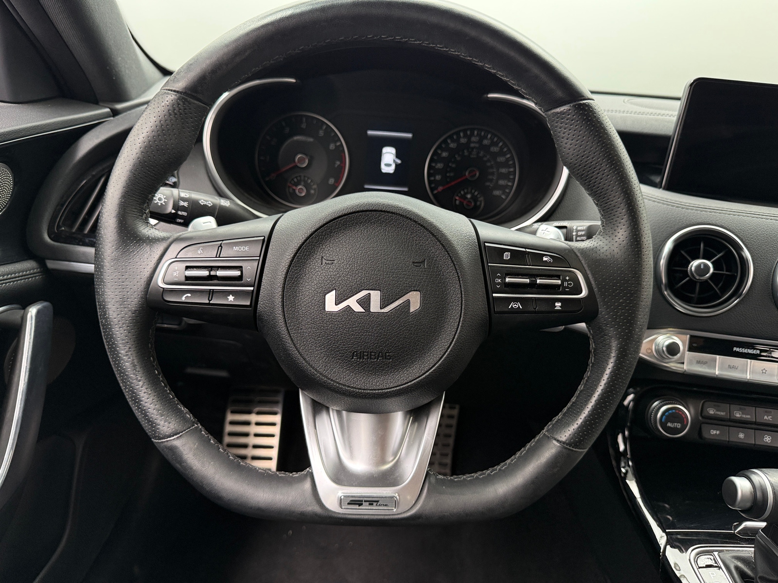 Thumbnail: 2023 Kia Stinger - 4