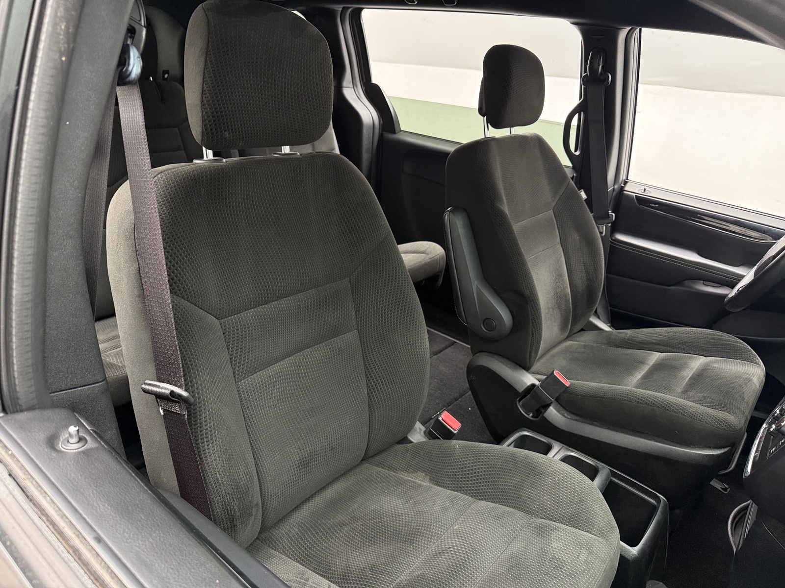 Thumbnail: 2015 Dodge Grand Caravan - 2