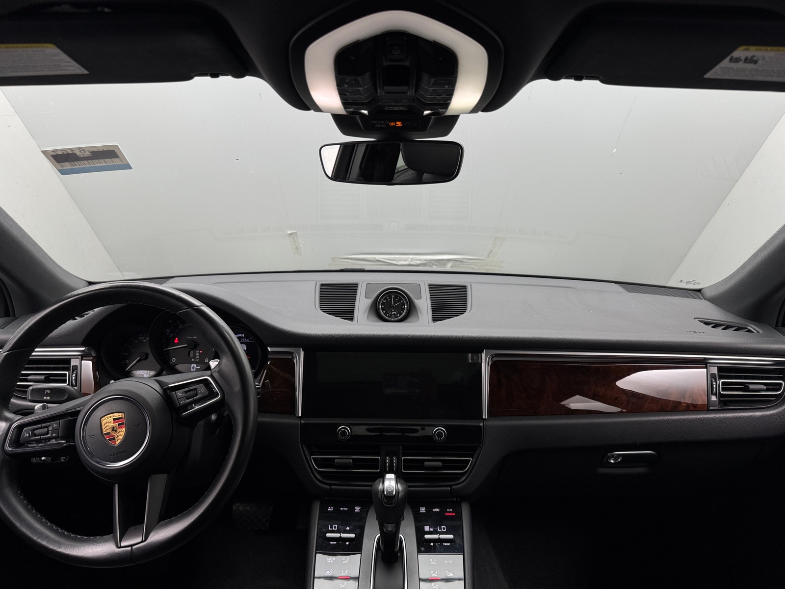 Thumbnail: 2023 Porsche Macan - 2