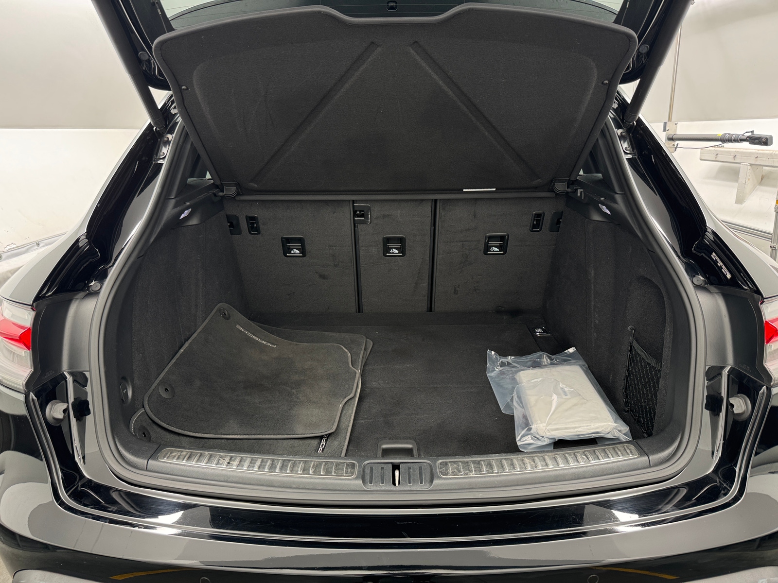 Thumbnail: 2023 Porsche Macan - 6