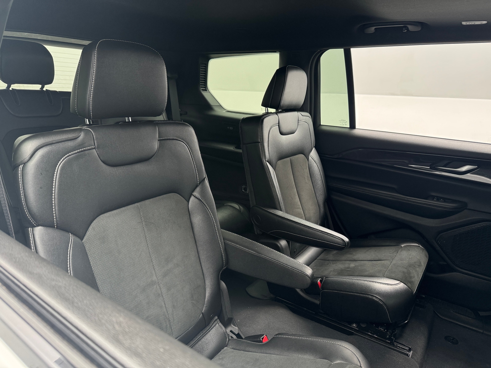 Thumbnail: 2023 Jeep Grand Cherokee L - 6