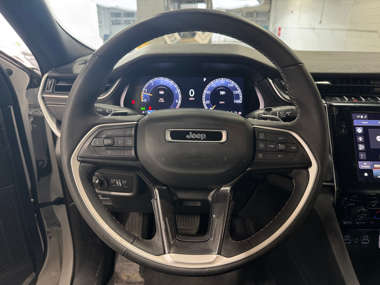 Thumbnail: 2023 Jeep Grand Cherokee L - 5