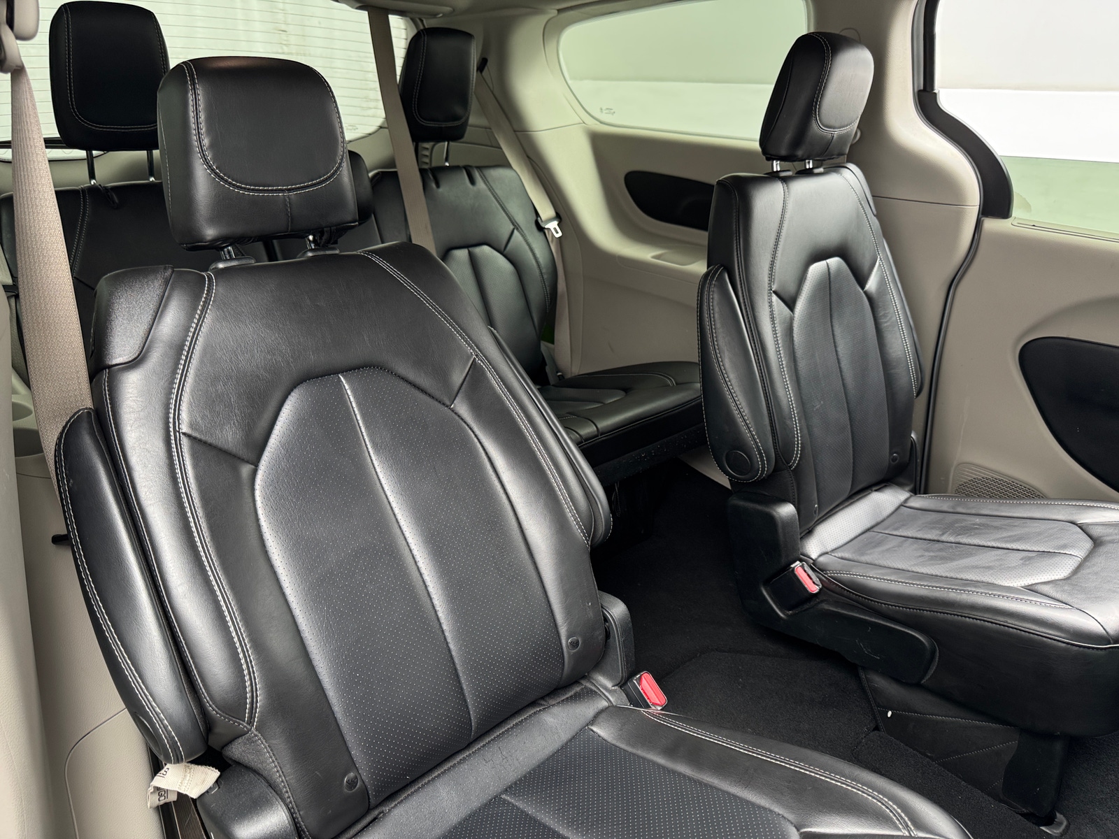 Thumbnail: 2023 Chrysler Pacifica - 5
