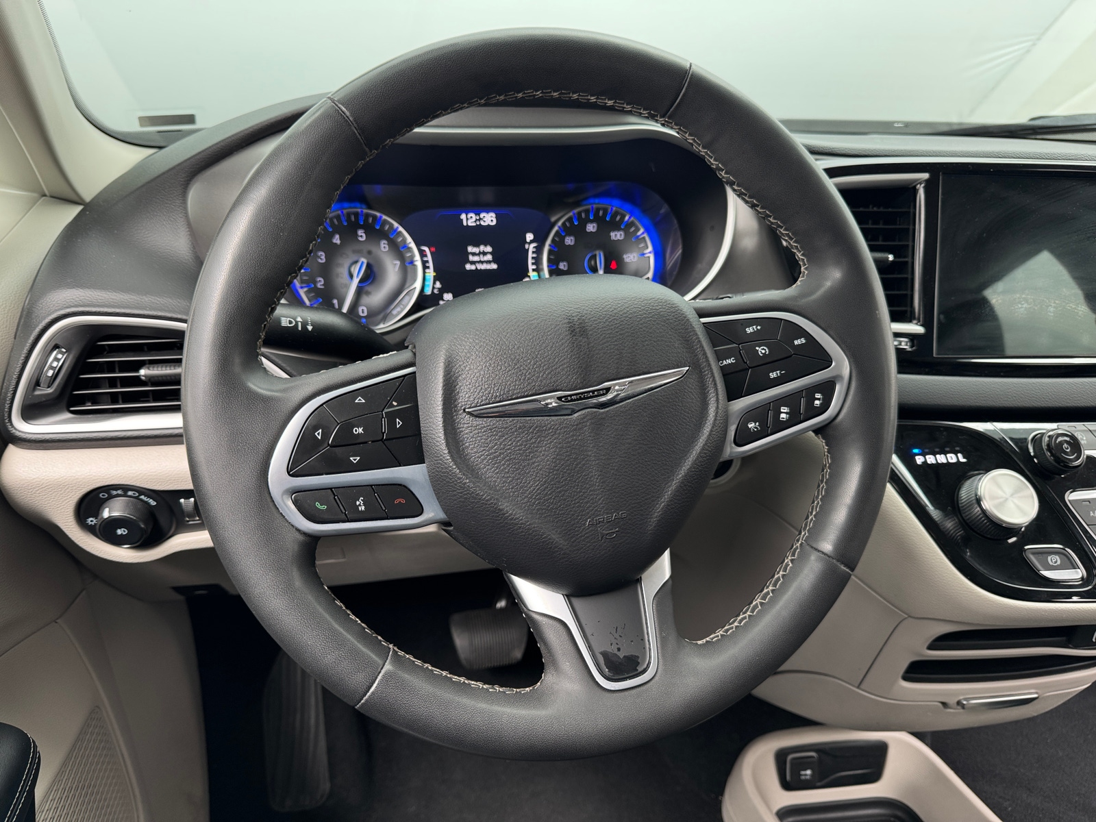 Thumbnail: 2023 Chrysler Pacifica - 4