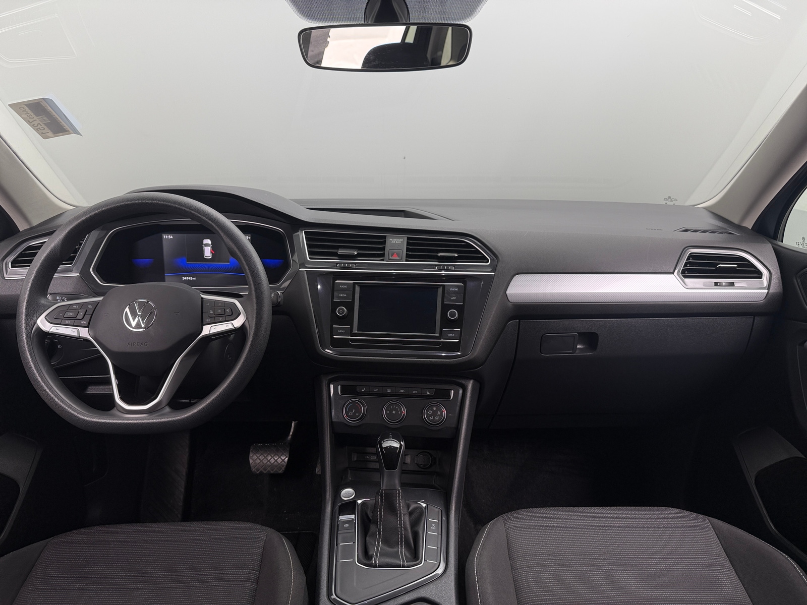 Thumbnail: 2023 Volkswagen Tiguan - 3