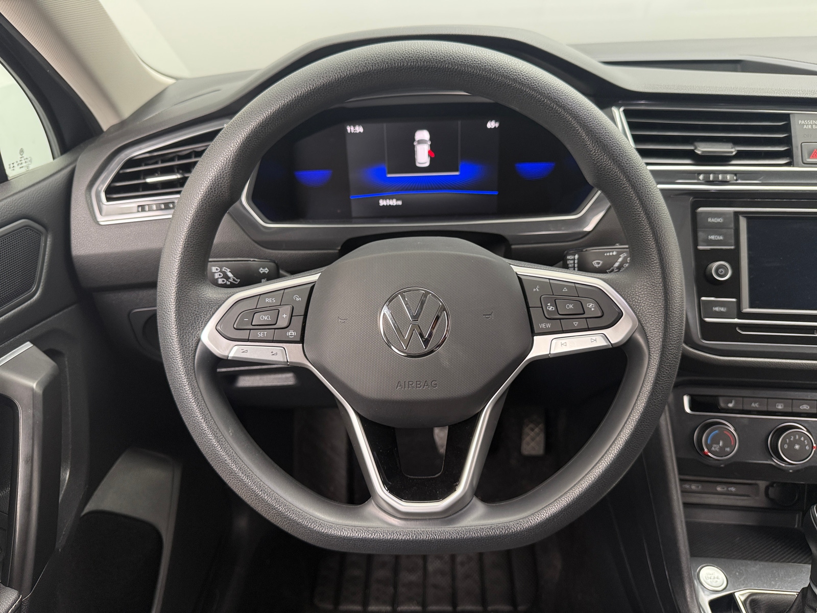 Thumbnail: 2023 Volkswagen Tiguan - 5