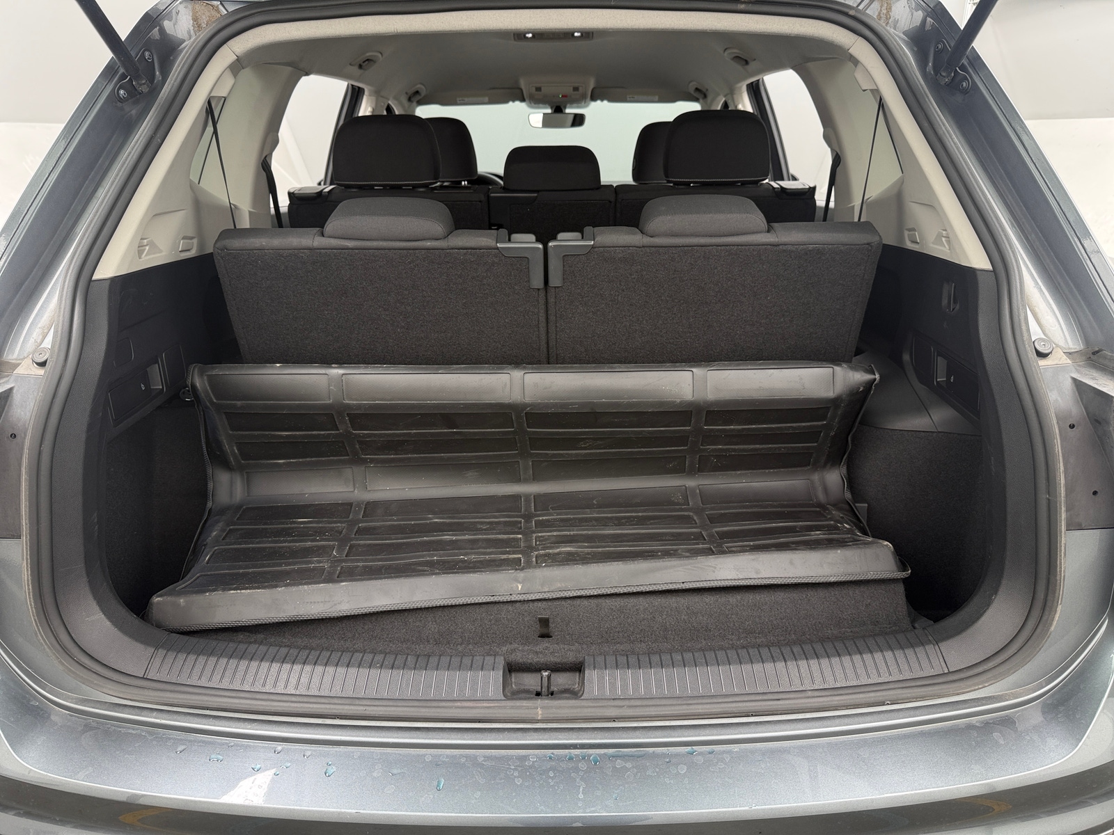 Thumbnail: 2023 Volkswagen Tiguan - 7