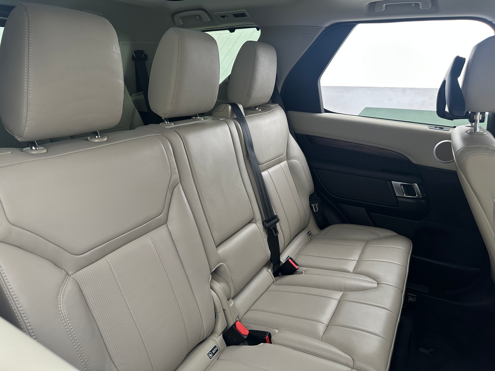 Thumbnail: 2019 Land Rover Discovery - 5